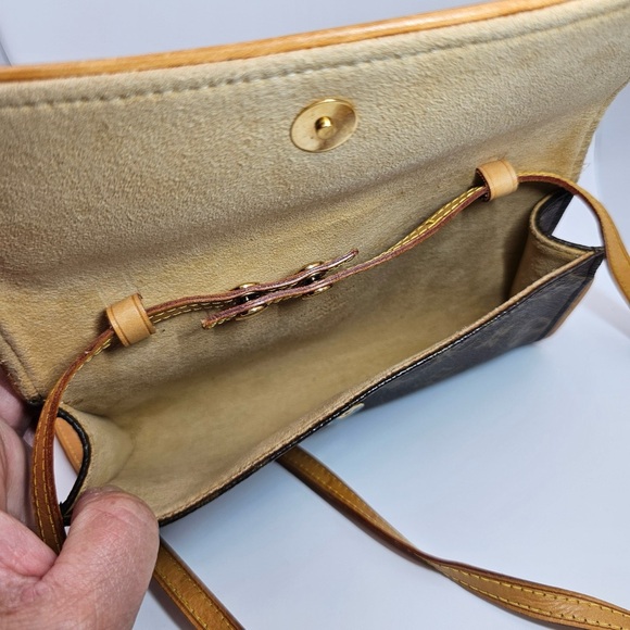 Preloved Louis Vuitton Vintage Monogram Canvas Pochette Twin PM Shoulder Bag - Picture 9 of 12